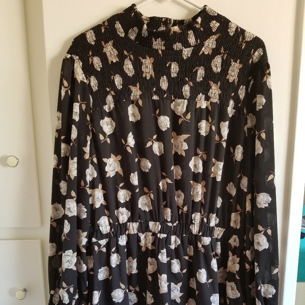 NWT BooHoo Plus Millie Floral Playsuit